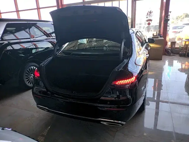 Mercedes-Benz E-Class — Фото автомобиля 18