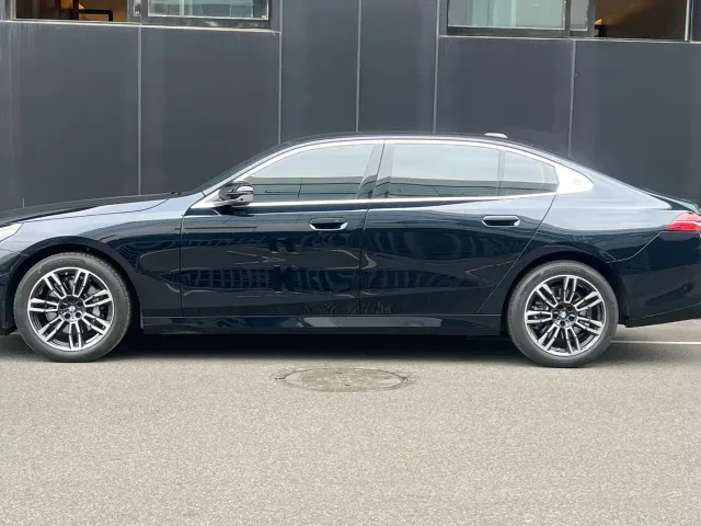 BMW 5 Series — Фото автомобиля 4