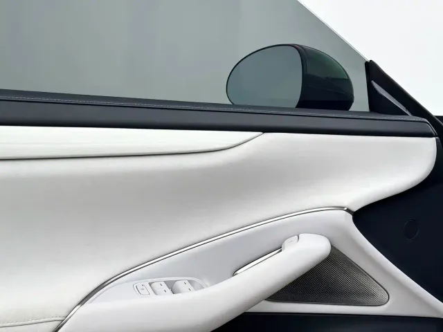 Xiaomi SU7 — Фото автомобиля 10