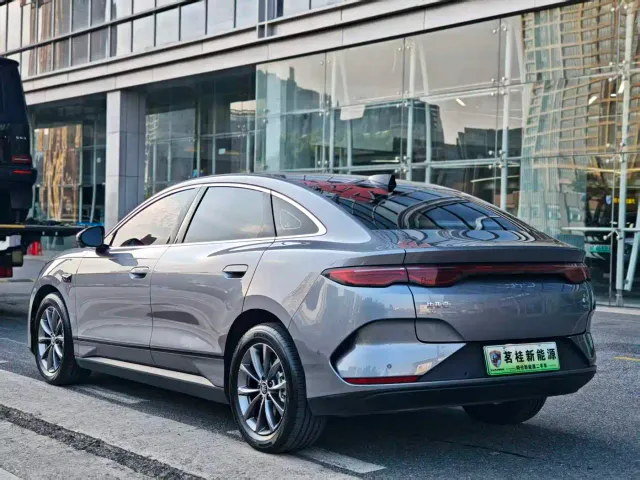 BYD Qin L — Фото автомобиля 18