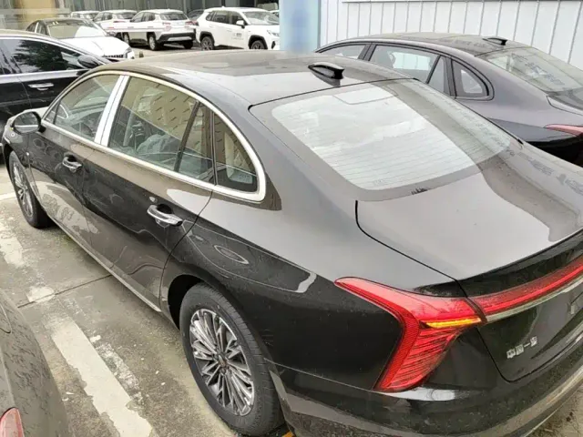 Hongqi H5 — Фото автомобиля 22