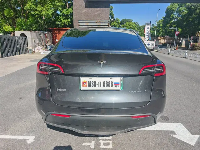 Tesla Model Y — Фото автомобиля 4