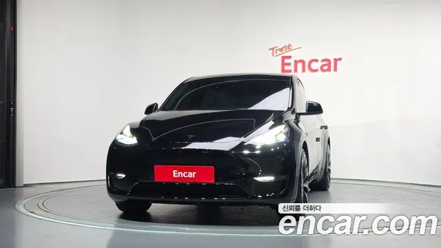 Tesla Model Y — Фото автомобиля 3