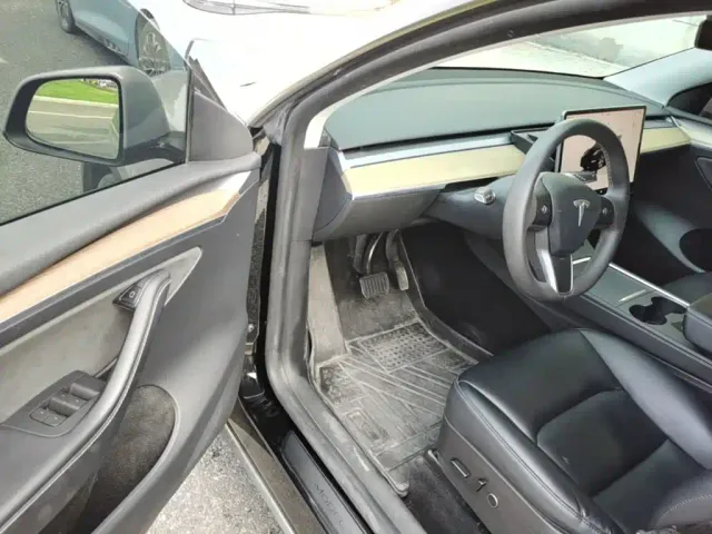 Tesla Model Y — Фото автомобиля 15
