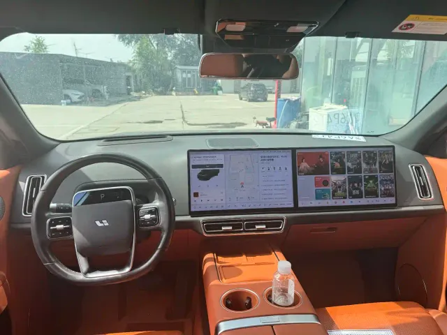 Li Auto L8 — Фото автомобиля 6