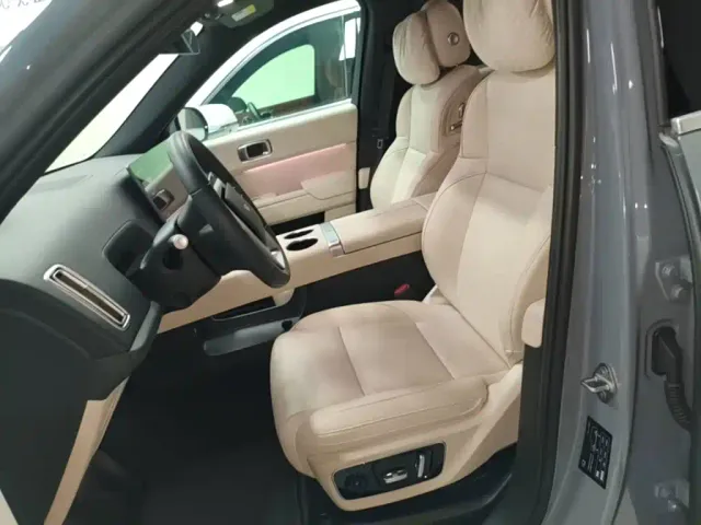 Li Auto L7 — Фото автомобиля 14