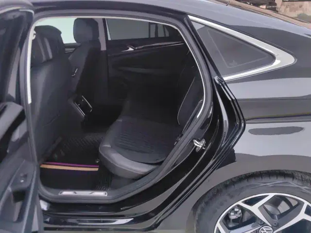 Volkswagen Passat — Фото автомобиля 11