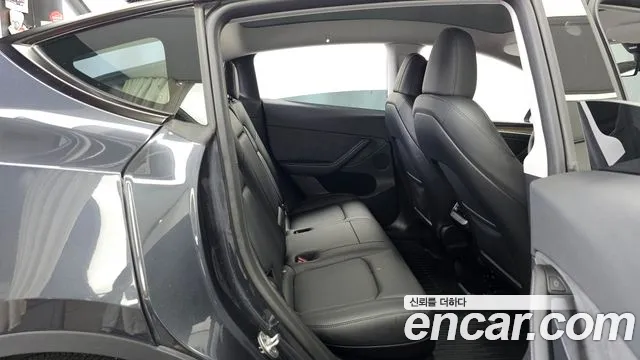 Tesla Model Y — Фото автомобиля 12