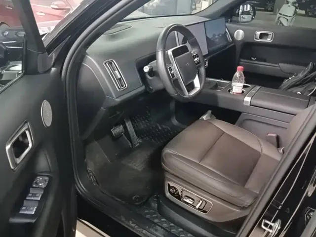 Li Auto L8 — Фото автомобиля 15