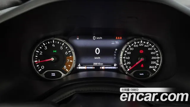 Jeep Renegade — Фото автомобиля 11
