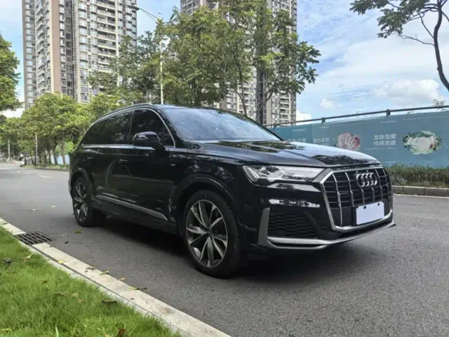 Audi Q7 — Фото автомобиля 8