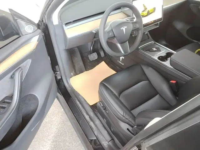 Tesla Model Y — Фото автомобиля 14