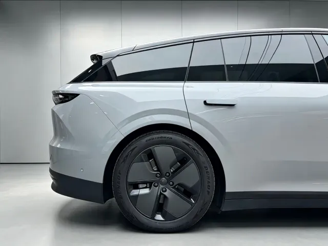 Li Auto i6 — Фото автомобиля 8