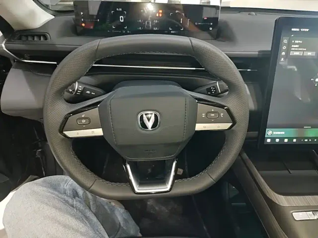 Changan Eado PHEV — Фото автомобиля 10