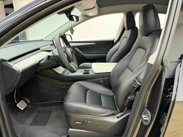 Tesla Model Y — Фото автомобиля 8
