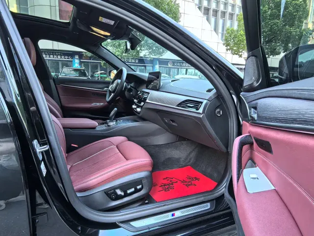 BMW 5 Series — Фото автомобиля 5
