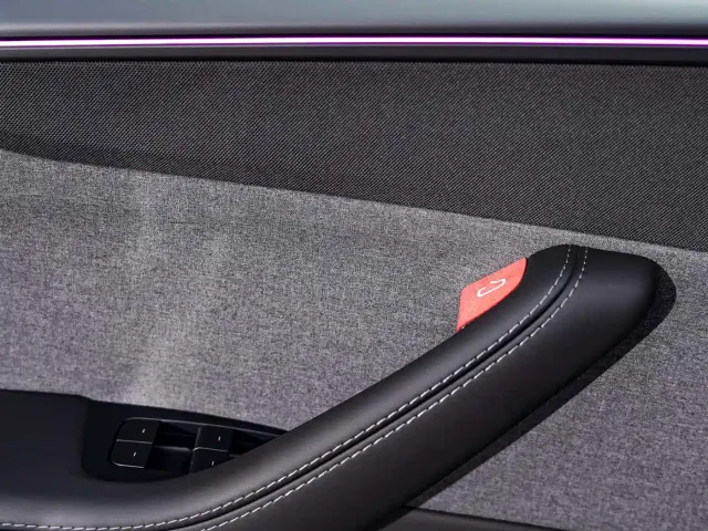 Tesla Model Y — Фото автомобиля 22