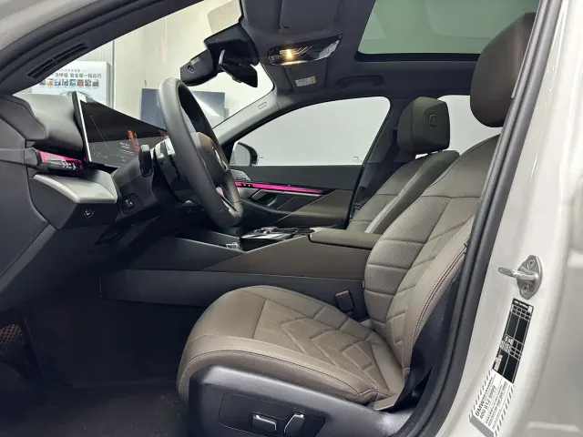 BMW 5 Series — Фото автомобиля 10