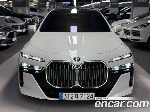 BMW 7 Series G70 — Фото автомобиля 2