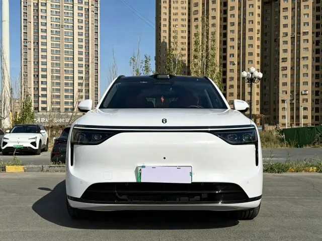 Aito M8 — Фото автомобиля 2