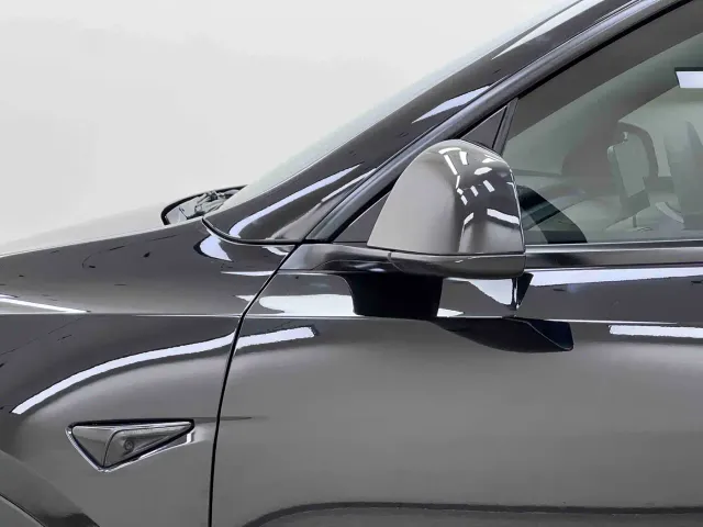 Tesla Model Y — Фото автомобиля 10