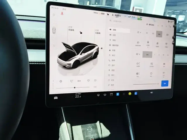 Tesla Model Y — Фото автомобиля 12