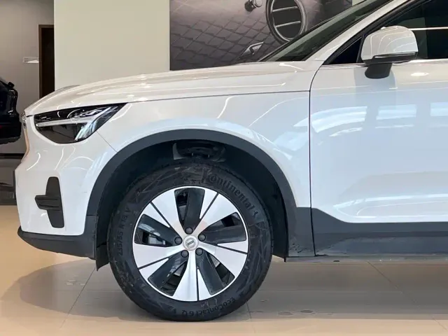 Volvo XC40 — Фото автомобиля 4