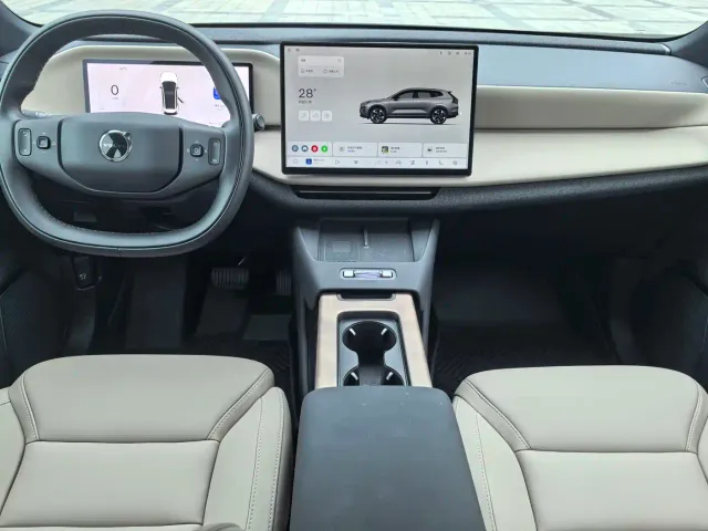 Volvo XC70 Plug-in Hybrid — Фото автомобиля 9