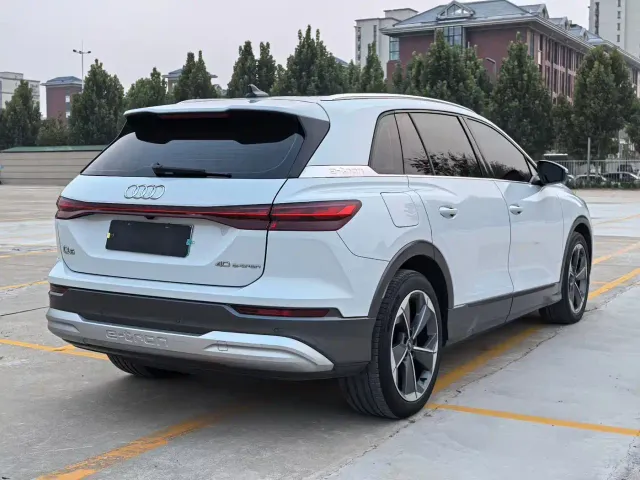 Audi Q5 e-tron — Фото автомобиля 9