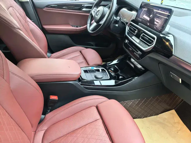BMW iX3 — Фото автомобиля 11