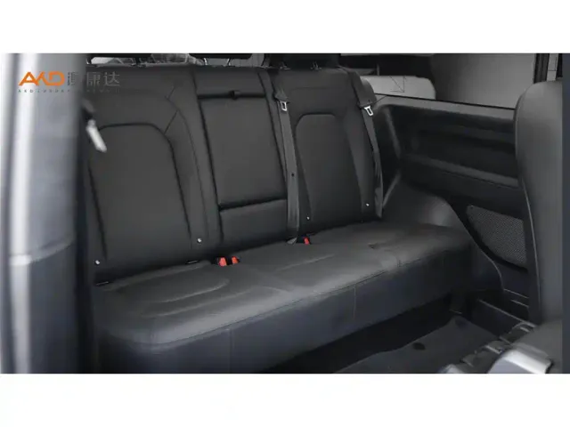Land Rover Defender — Фото автомобиля 8
