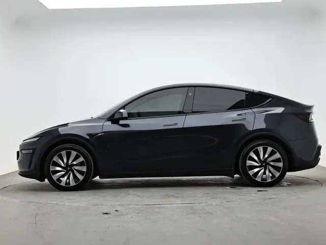 Tesla Model Y — Фото автомобиля 6