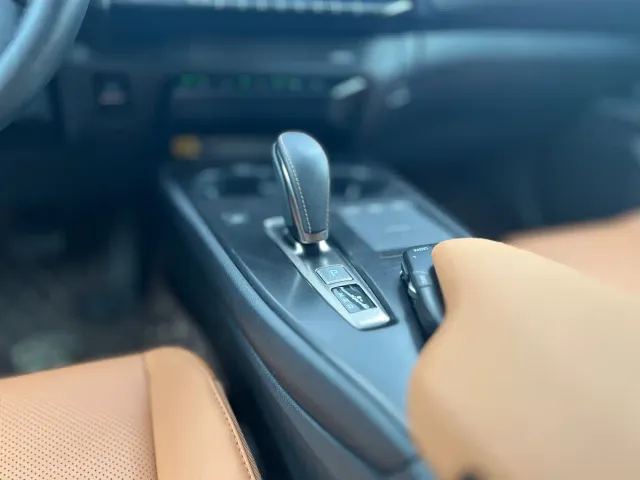 Lexus UX — Фото автомобиля 13