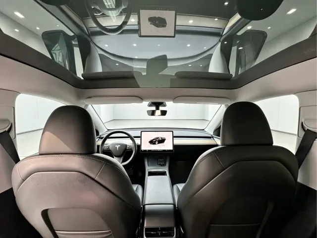 Tesla Model Y — Фото автомобиля 16