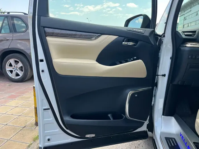 Toyota Vellfire — Фото автомобиля 8