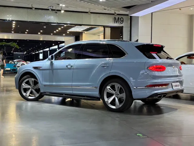 Bentley Bentayga — Фото автомобиля 4