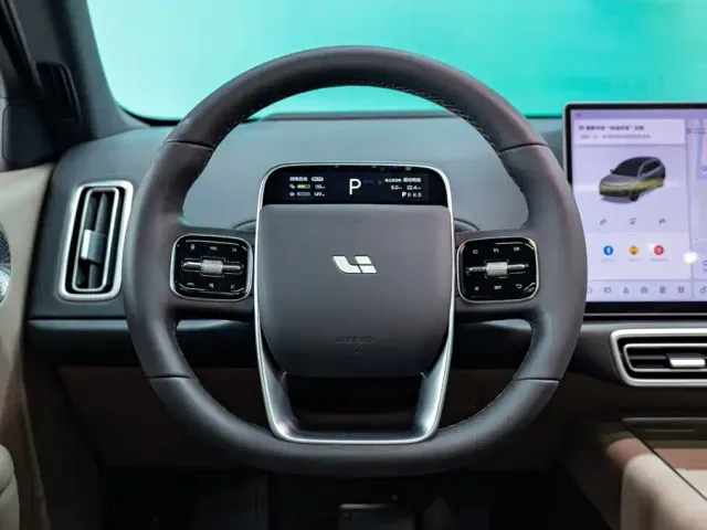 Li Auto L6 — Фото автомобиля 12