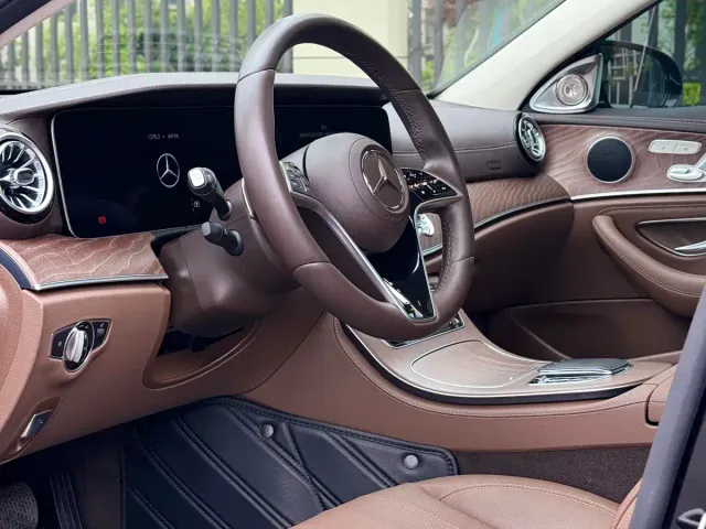 Mercedes-Benz E-Class — Фото автомобиля 6