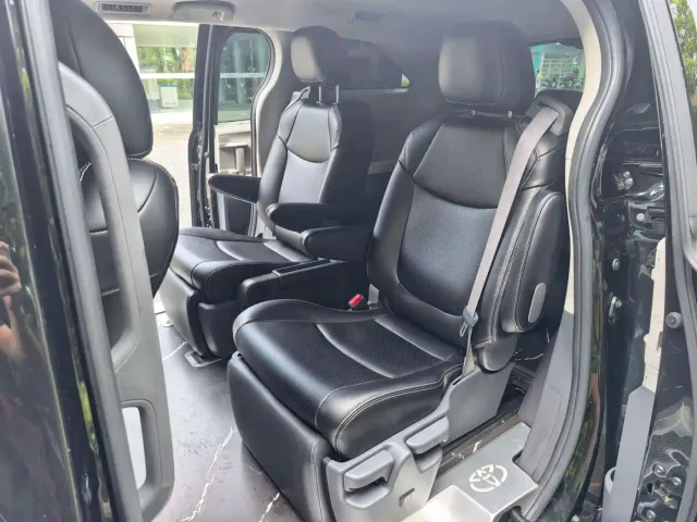 Toyota Sienna — Фото автомобиля 16