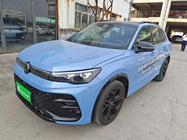 Фотография автомобиля — Volkswagen Tiguan L