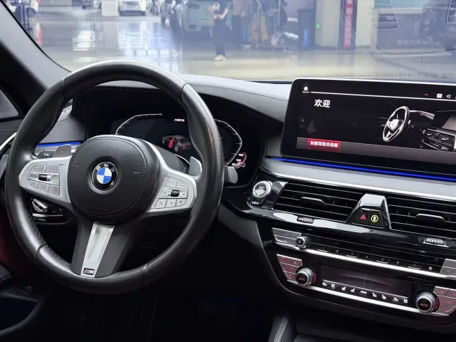 BMW 5 Series — Фото автомобиля 11