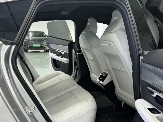 Xpeng P7 — Фото автомобиля 12
