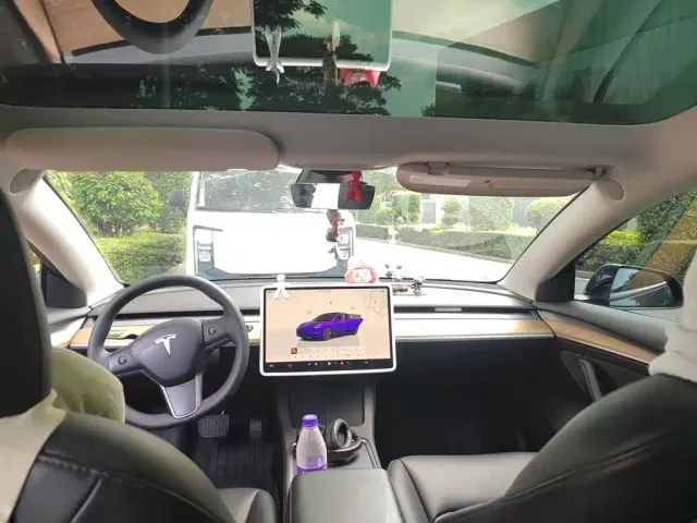 Tesla Model 3 — Фото автомобиля 8