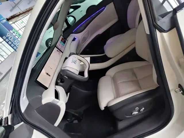 IM Motors LS6 — Фото автомобиля 14