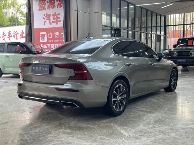 Volvo S60 — Фото автомобиля 7