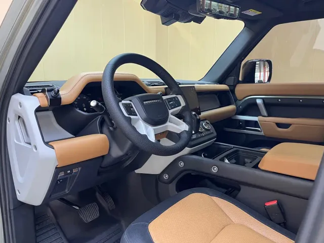 Land Rover Defender — Фото автомобиля 10