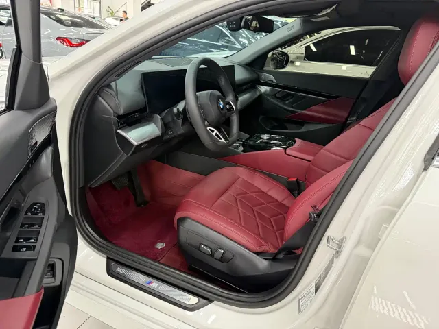 BMW 5 Series — Фото автомобиля 5