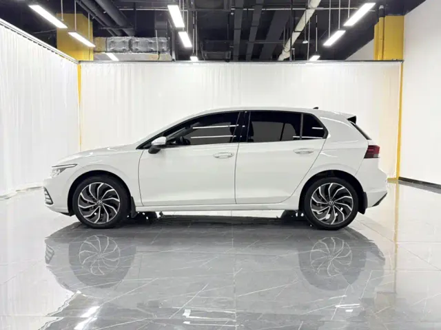 Volkswagen Golf — Фото автомобиля 3