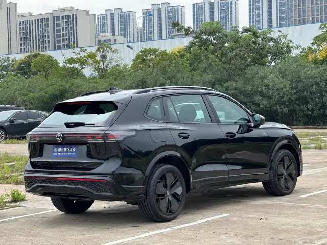 Volkswagen Tiguan L — Фото автомобиля 11