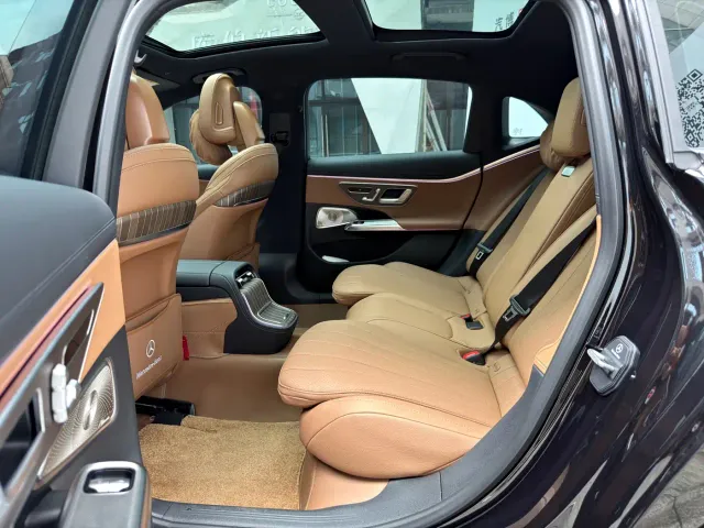 Mercedes-Benz E-Class — Фото автомобиля 11